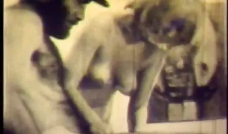 Junge Schlampe von professionellen reife sex tube Schauspielern bringt diesen Mann zum Orgasmus.