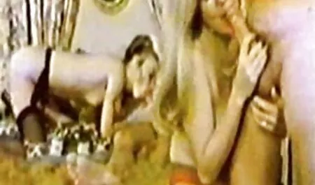 Magere Mädchen mit einem porno reife damen weggeworfen, Sehnsucht nach originellen Spielen