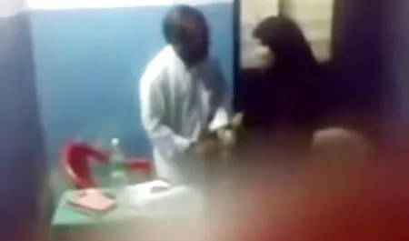 Waasim massiert werden und endete mit einer geile reife schlampen Massage.