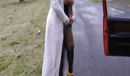 Dieser Typ hat das Mädchen geweckt, das ihre Füße leckt porno free reife frauen und sie mit einem Fetisch schlägt.