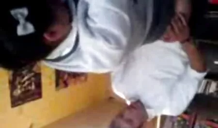 Glücklicher Schüler, fry auf einem Medium sehen middlea Lehrer Schreibtisch reife hausfrauen tube