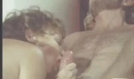 Die Nachbarn reifefrauenporno scheinen für die Mädchen sehr nachdenklich und interessant zu sein.