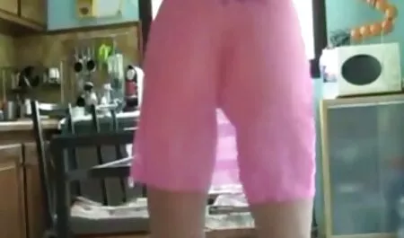 Sie ermutigt ein Mädchen, eine Wohnung mit einem großen reife deutsche frauen porn zu mieten.