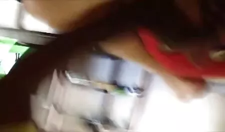 Ein guter Kerl zwischen Titten, im nackte alte frauen kostenlos Mund einer geschäftigen Freundin