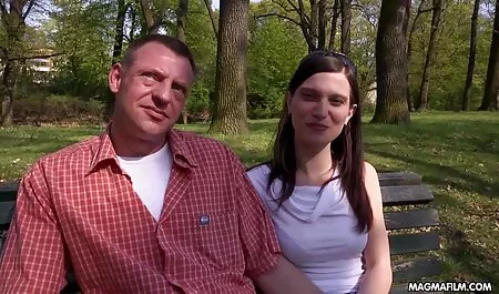 Die hungrige Frau trifft die Frau der Ente Anzug, und wurde von den reife frauen porn video Enten fasziniert.