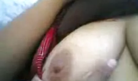 Für eine Handvoll Rosen erlaubt eine Großmutter nackte reife frauen videos ihrem Freund seine Freundin