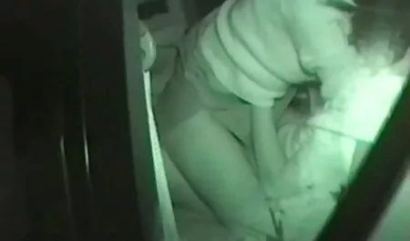 Eine euphorische Freundin in Troja mit ihrem Freund. reife frauen video