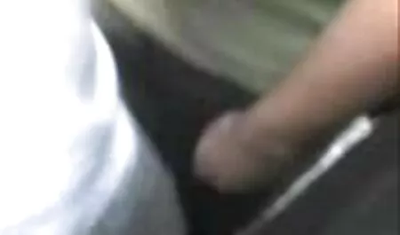 Er nahm ein Dienstmädchen in das neue Büro und stahl es aus dem porn reife Büro.