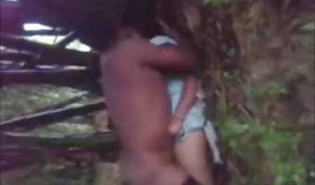 Sie saß auf einem großen und ändern Sie den porno videos mit reifen frauen Arsch des Jungen zu ändern
