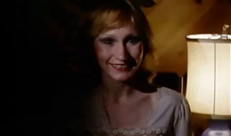 der reife milf pornos Buffy springt aus der medizinischen Abteilung.