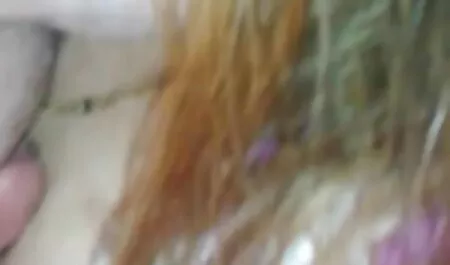 Eine schwarze Frau packte den ausgetretenen Pfad und nahm reife nackte weiber sexuelle Fantasien mit ihr.