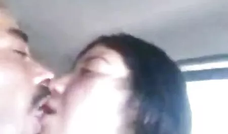 Er bringt einen Kerl nach Hause und seinen Hut mit einem geile reife frauen kostenlos Penis.