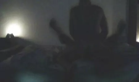 Das Mädchen wurde mit einem Flüchtling reife frauen porno kostenlos festgenommen, und wird das Haus für einen Urlaub genannt.