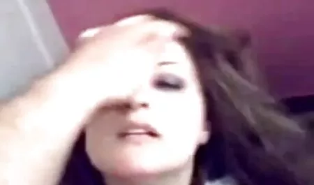 Blonde Frau mit einem Tattoo für eine heiße und geile mit einem Kerl. erotikfilme mit reifen frauen