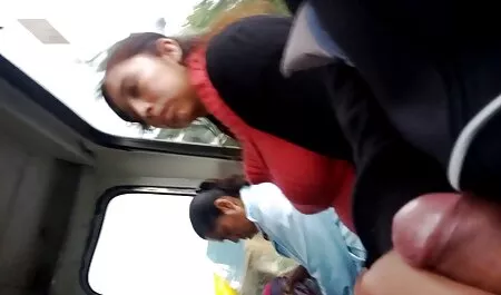 Arzt behandeln zwei Mitglieder einer reife frau sex schönen blonden Patienten.